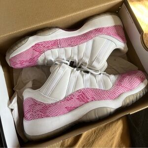 Jordan 11 retro low top sneaker